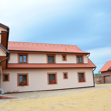 Penzion Tramín Valtice Exterior foto