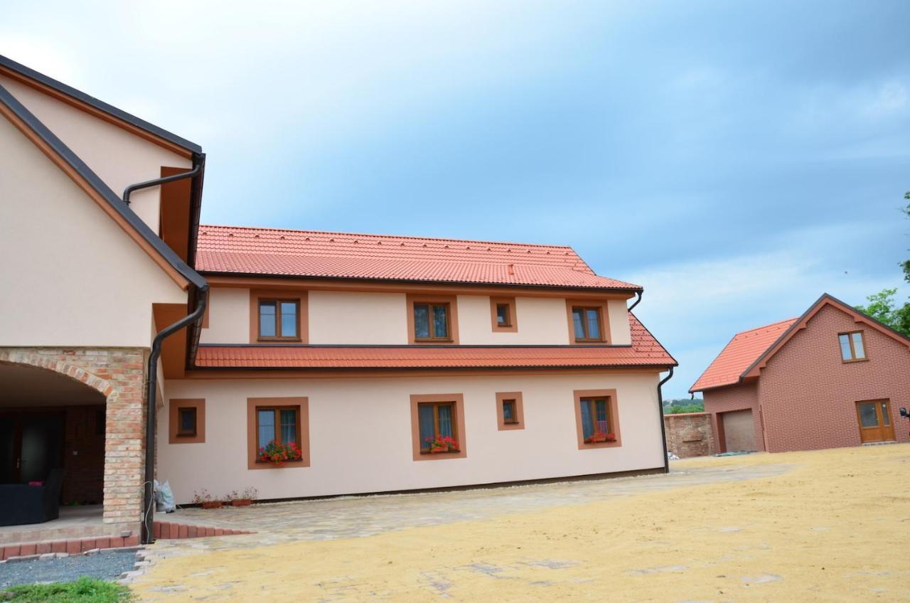 Penzion Tramín Valtice Exterior foto